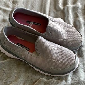 Women’s Size 8 Memory Foam Shoes